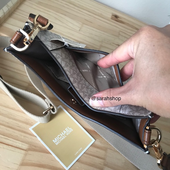 🌼Michael Kors Purse - Picture 9 of 11